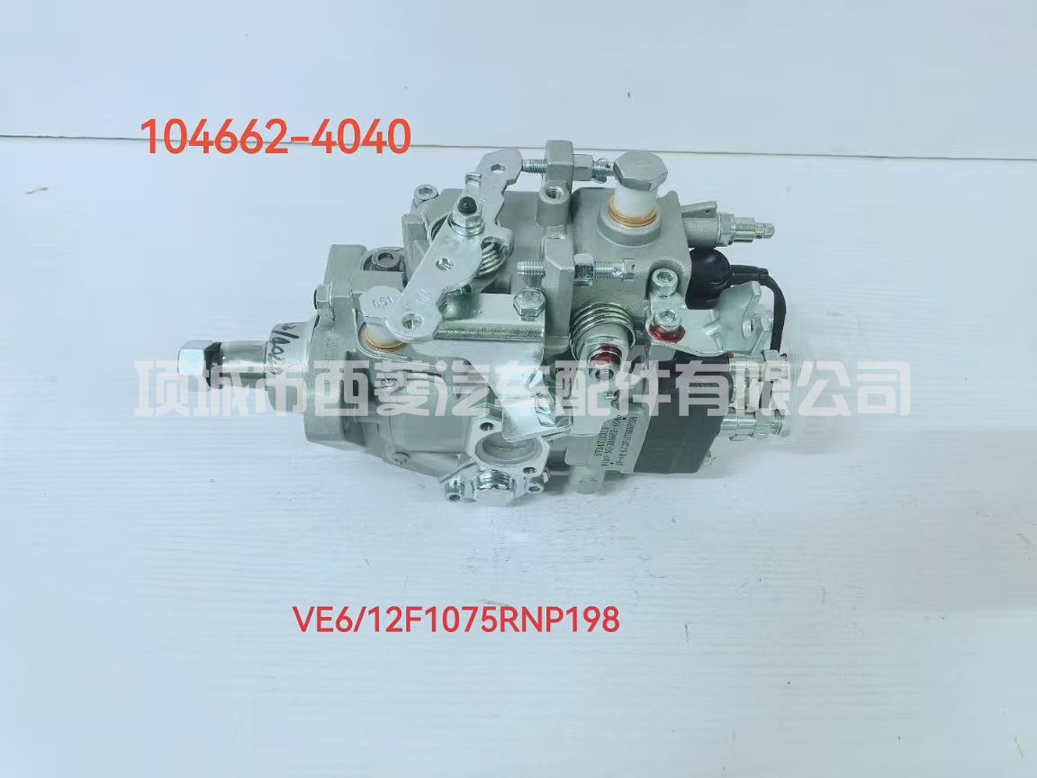 适用于小松 6D102E-1F CX 底盘的燃油喷射泵 6734-71-1310 104762-4040